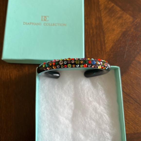 Diaphani w/ multi color Swarovski  Lucite bracelet - Picture 3 of 4